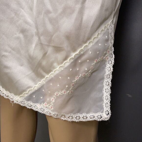 Vintage Vanity Fair Small L Half Slip Off White Cream Rose Embroidery Sheer Slit - Picture 2 of 7